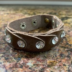 Faux leather bling snap bracelet